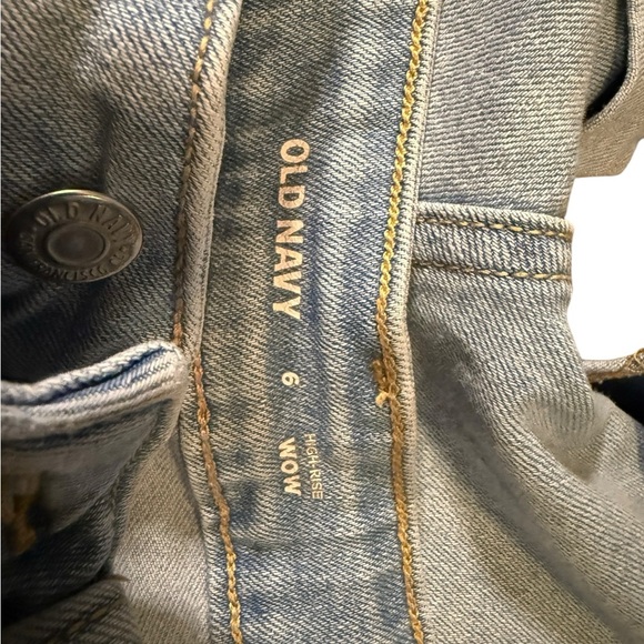 Old Navy High-Waisted Wow Jean Shorts – light wash, Size 6 three inch inseam - Picture 5 of 7